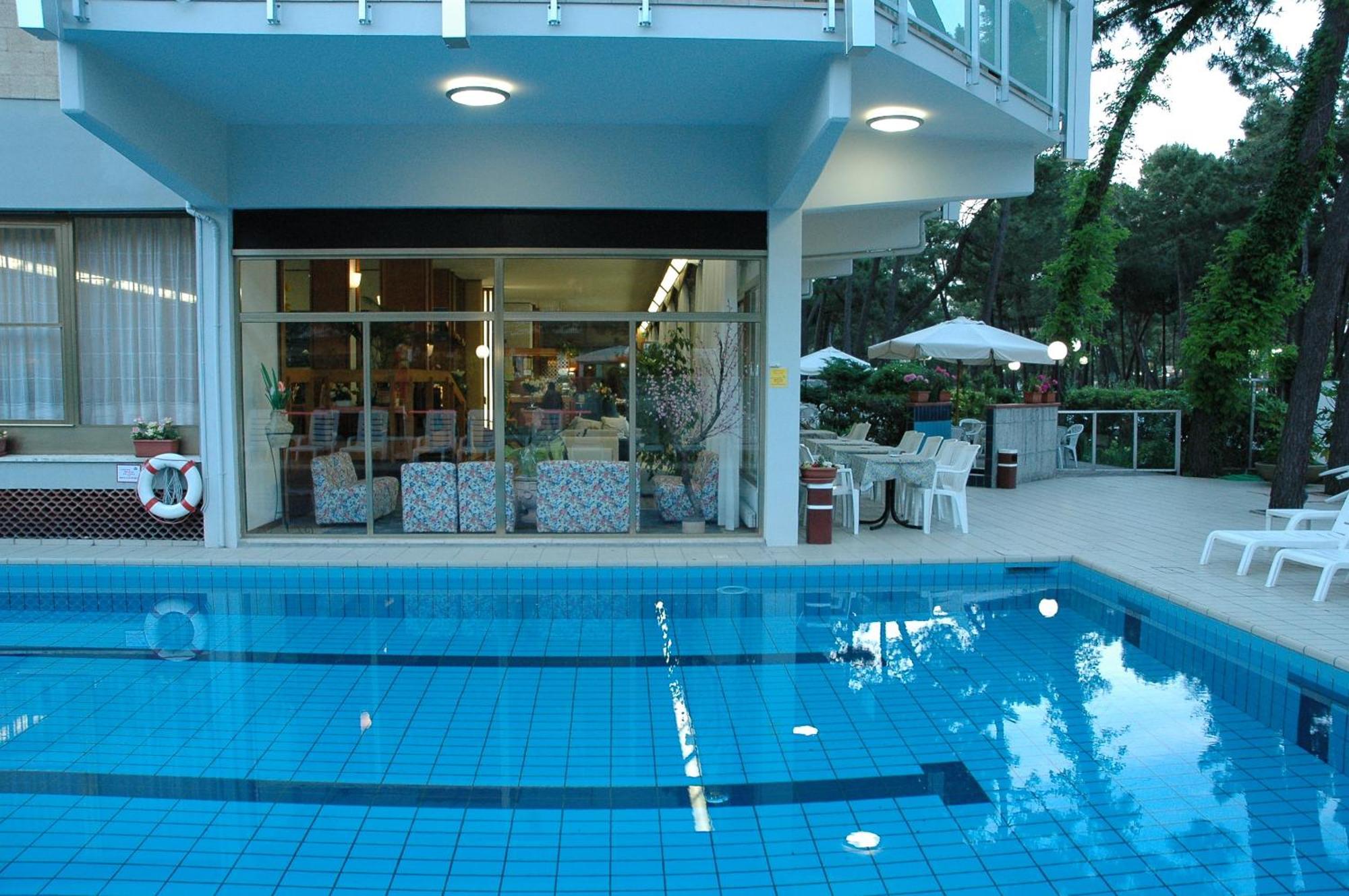 Hotel Sahara Milano Marittima Exterior foto