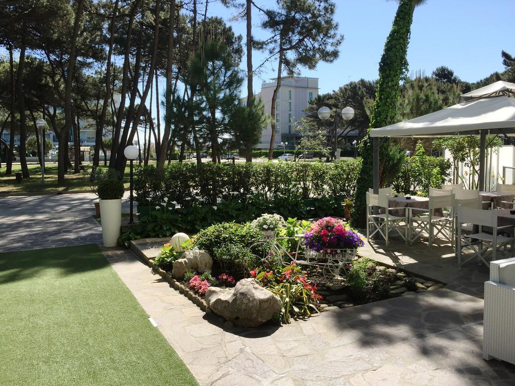 Hotel Sahara Milano Marittima Exterior foto