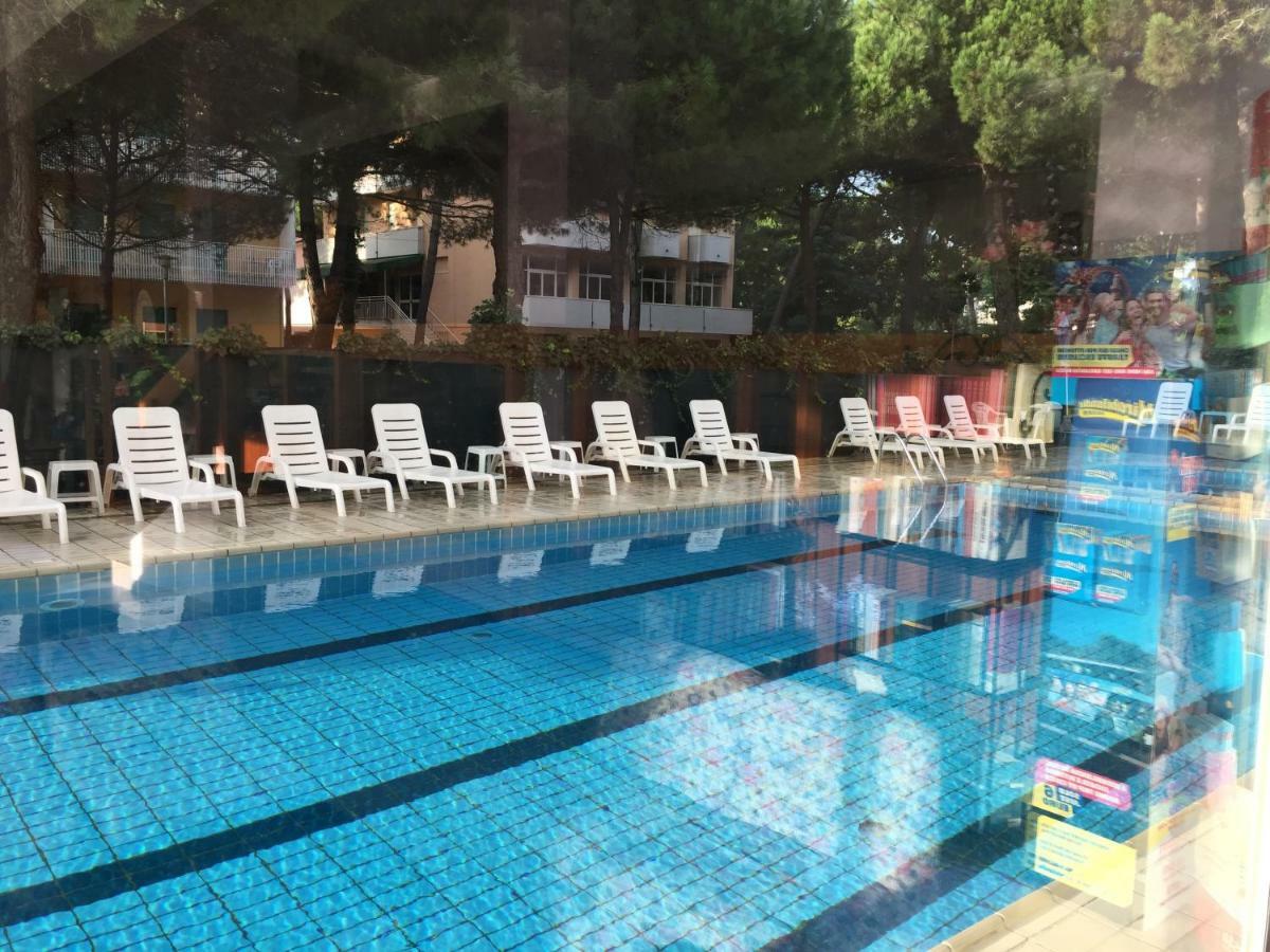 Hotel Sahara Milano Marittima Exterior foto